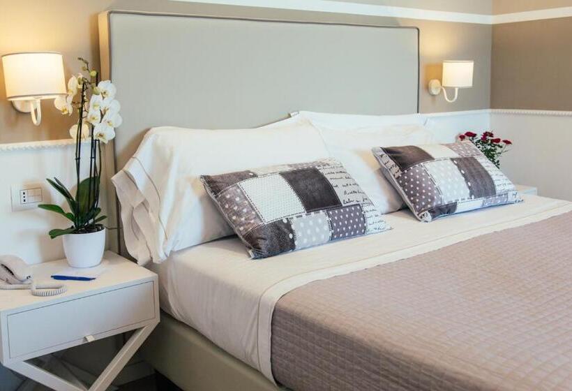 Номер Стандарт, Ambassador