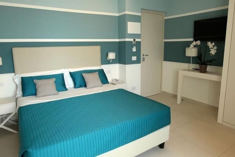 Номер Стандарт, Ambassador