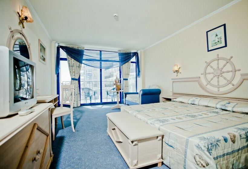 غرفة قياسية مطلة على المتنزه, Chaika Beach Resort