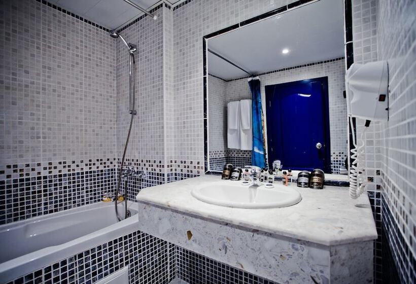 غرفة قياسية مطلّة علي البحر, Chaika Beach Resort