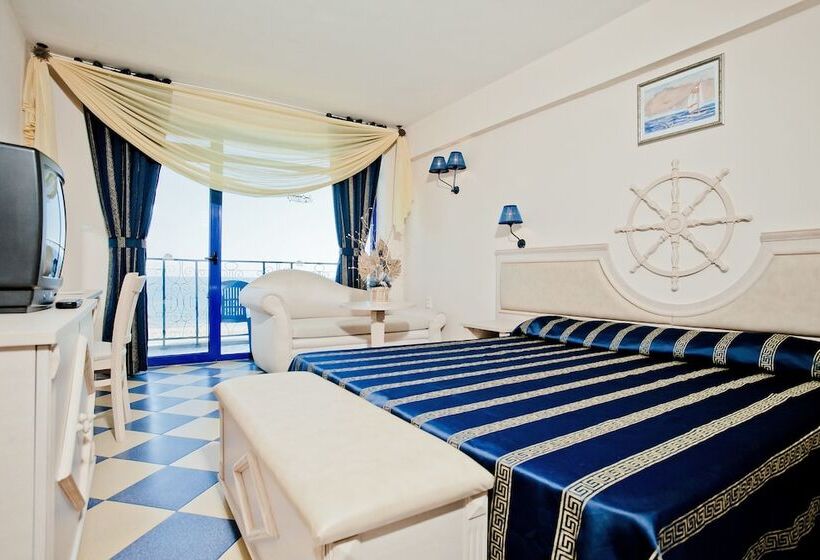 غرفة قياسية مطلّة علي البحر, Chaika Beach Resort