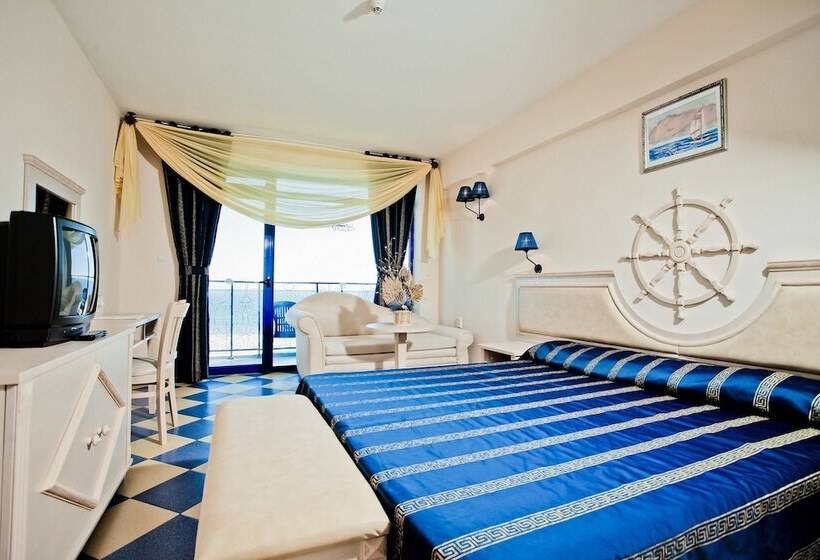 غرفة قياسية مطلّة علي البحر, Chaika Beach Resort