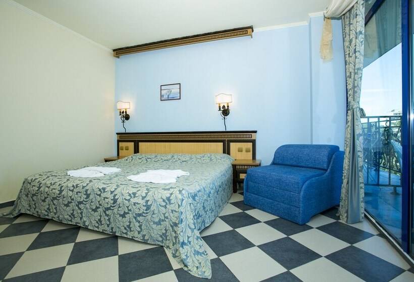 غرفة قياسية مطلة على المتنزه, Chaika Beach Resort