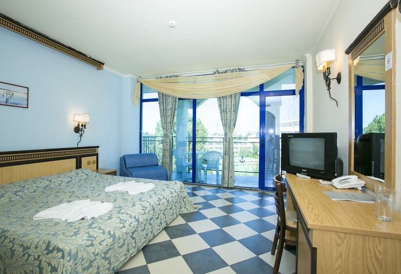 غرفة قياسية مطلة على المتنزه, Chaika Beach Resort