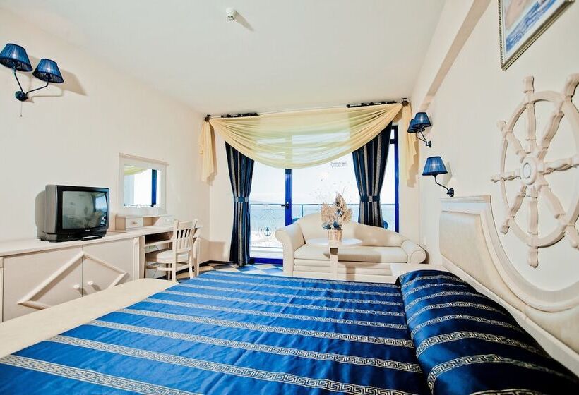 غرفة قياسية مطلّة علي البحر, Chaika Beach Resort