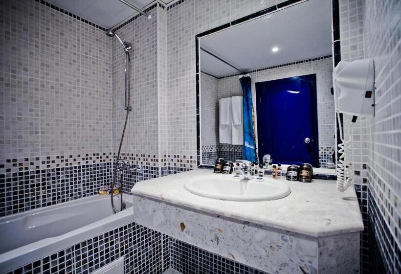 غرفة قياسية مطلّة علي البحر, Chaika Beach Resort