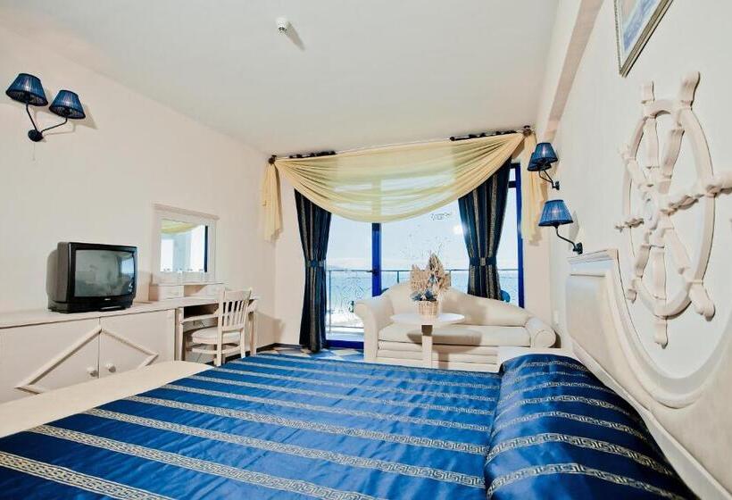 غرفة قياسية مطلّة علي البحر, Chaika Beach Resort