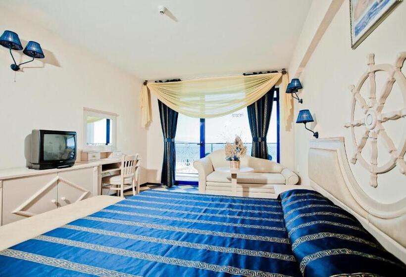 غرفة قياسية مطلّة علي البحر, Chaika Beach Resort