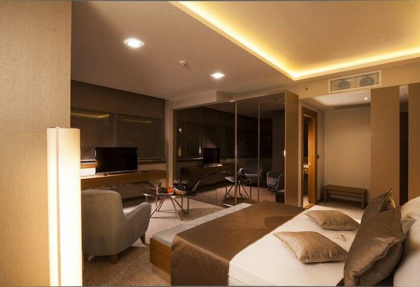 اتاق سوپریور, Majura