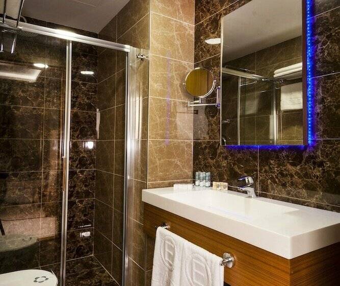 اتاق سوپریور, Majura