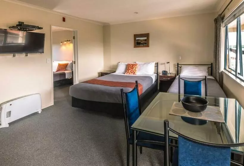 スイート, Gateway Motor Inn