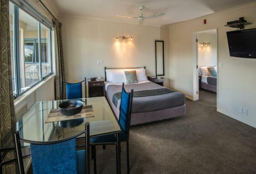 스위트, Gateway Motor Inn