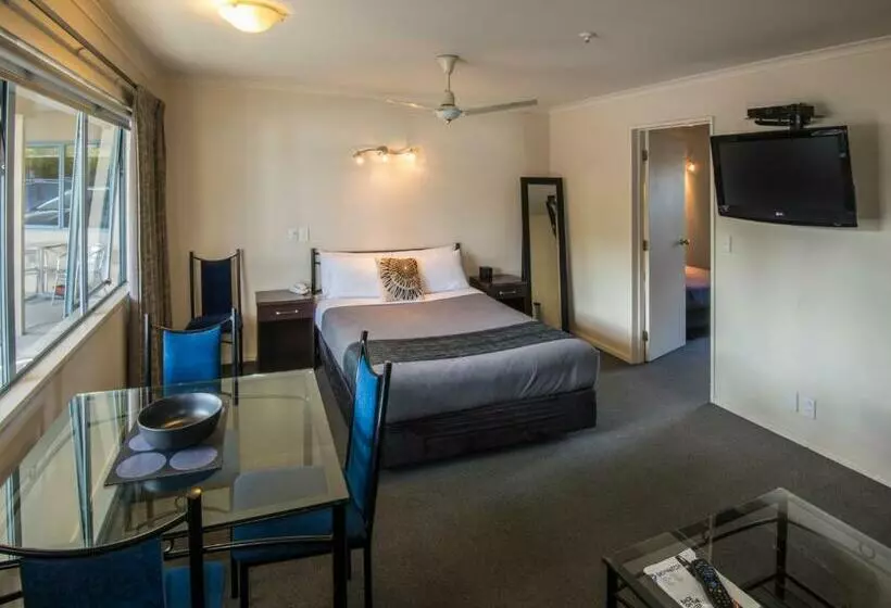 スイート, Gateway Motor Inn