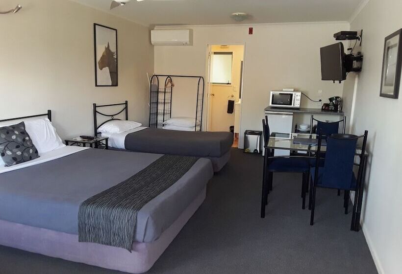 Студия Стандарт, Gateway Motor Inn