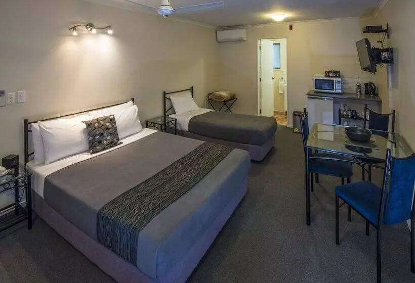 スタンダードスタジオ, Gateway Motor Inn