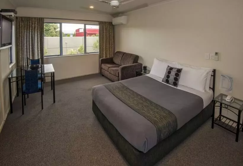 スタンダードスタジオ, Gateway Motor Inn