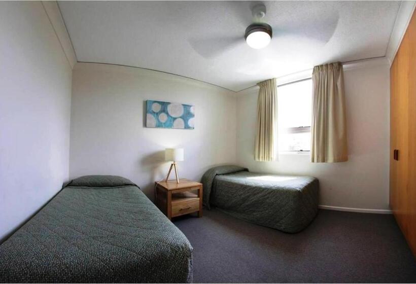 Апартаменты 3 Спальни, Headland Tropicana Resort