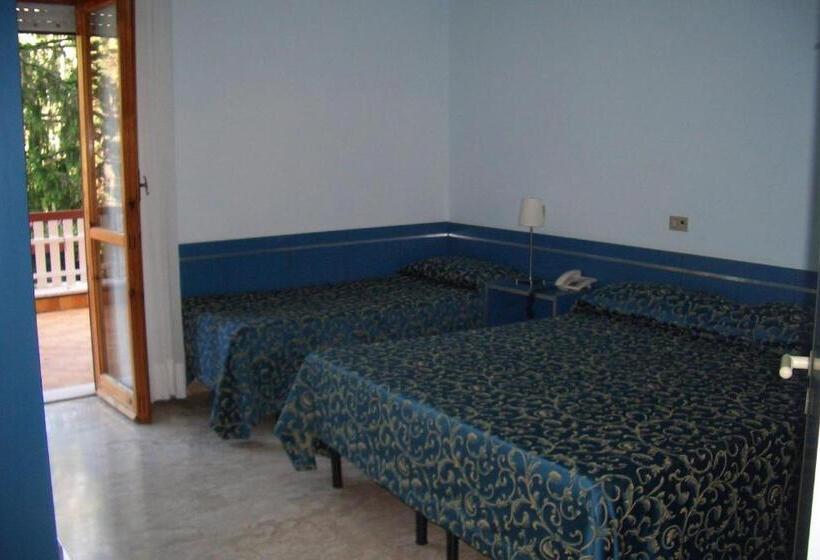 חדר קלאסי לשלושה, King