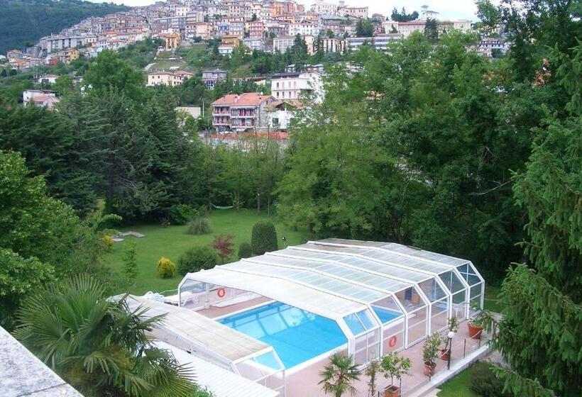 חדר קלאסי לשלושה, King