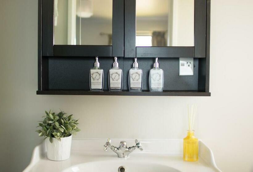 キングサイズベッドのスタンダードルーム, Lands End