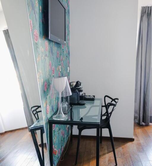尊贵房, Le Manoir