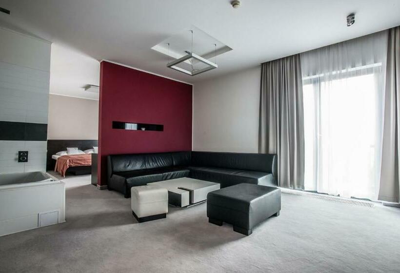 جناح, Magnus Trenčín