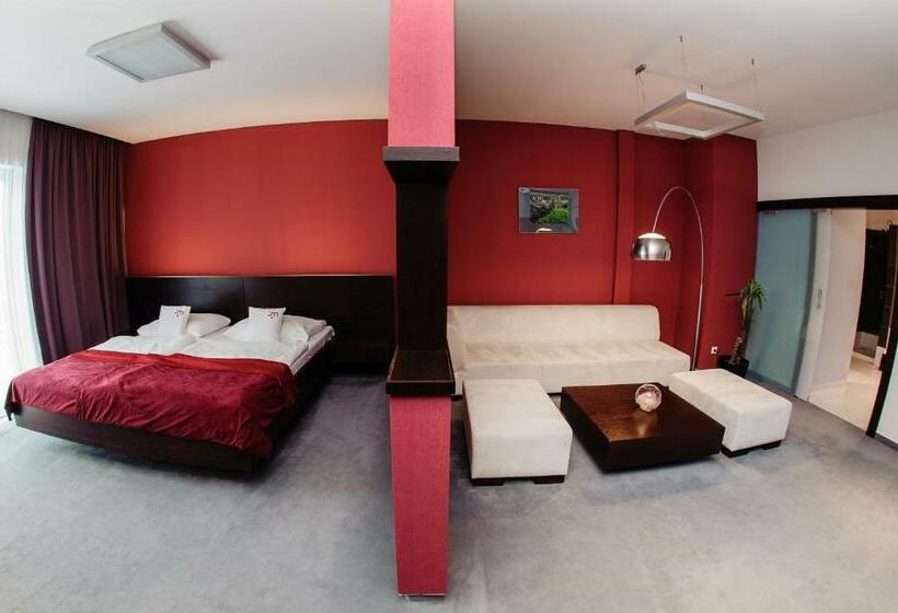 غرفة تنفيذية, Magnus Trenčín