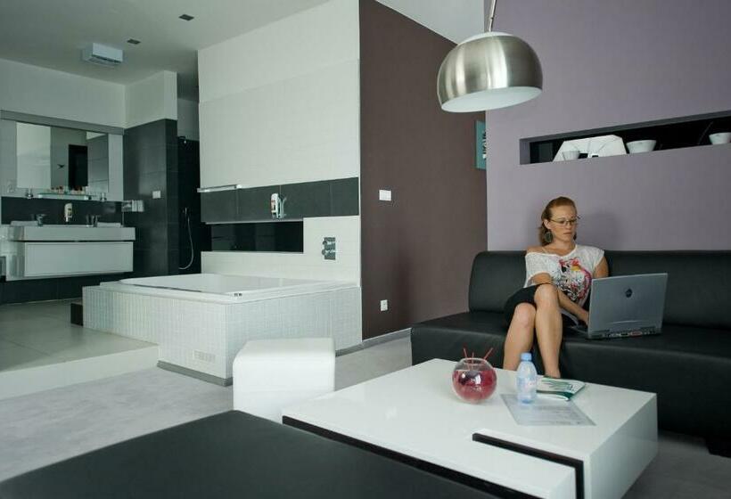 جناح, Magnus Trenčín