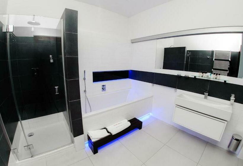 غرفة تنفيذية, Magnus Trenčín