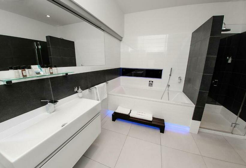 غرفة تنفيذية, Magnus Trenčín