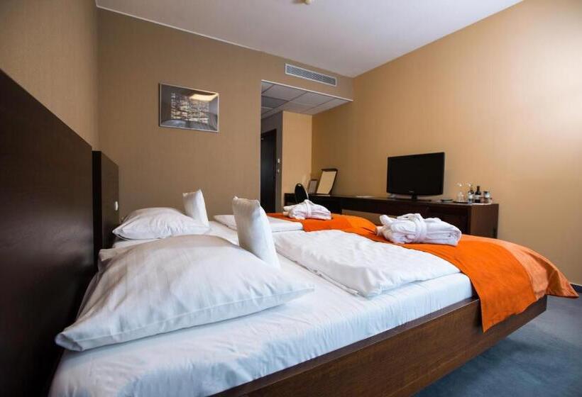 غرفة بيزنس, Magnus Trenčín