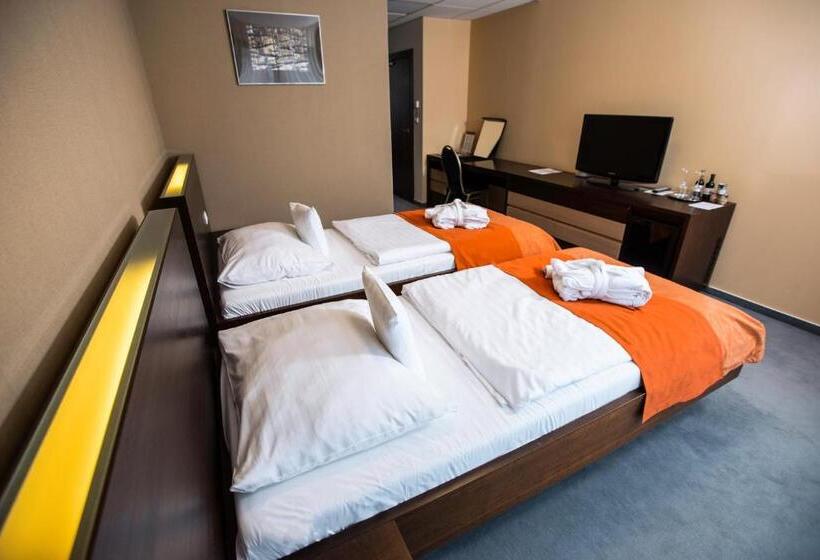 غرفة بيزنس, Magnus Trenčín