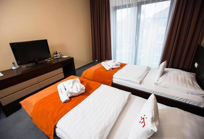 غرفة بيزنس, Magnus Trenčín