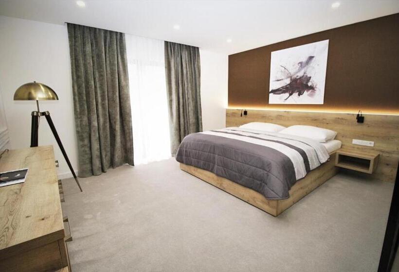 جناح جونيور, Magnus Trenčín