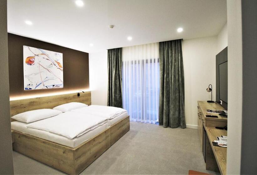 غرفة سوبيريور, Magnus Trenčín