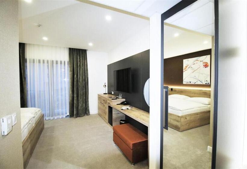 غرفة سوبيريور, Magnus Trenčín