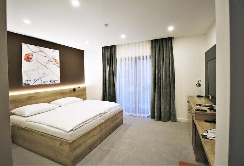 غرفة سوبيريور, Magnus Trenčín