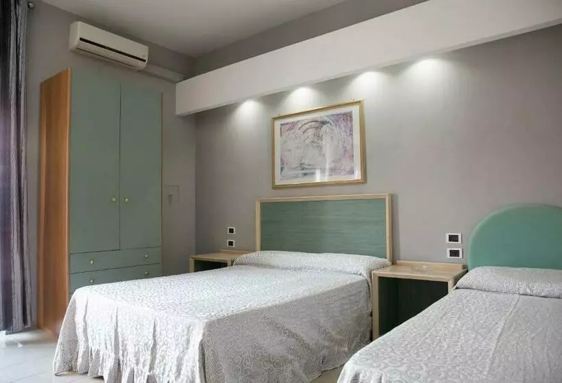 اتاق استاندارد سه نفره, Maximo