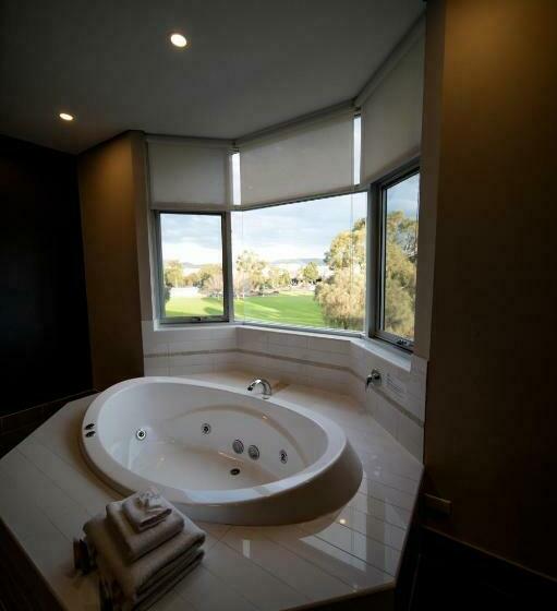 Люкс Повышенной Комфортности, Sfera's Park Suites & Convention Centre