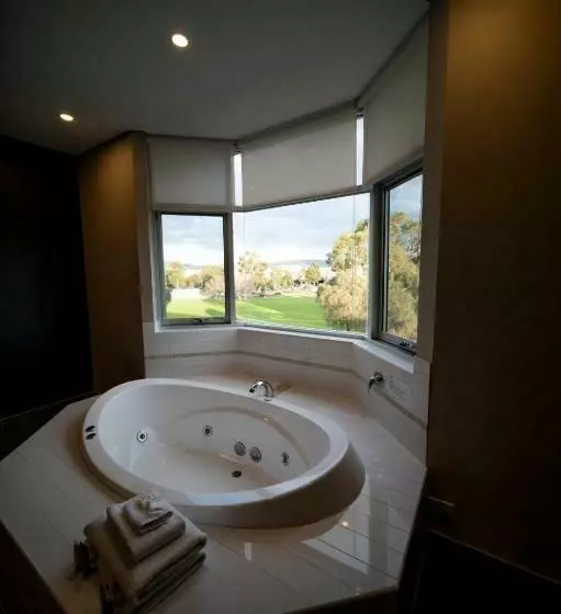 デラックススイート, Sfera's Park Suites & Convention Centre