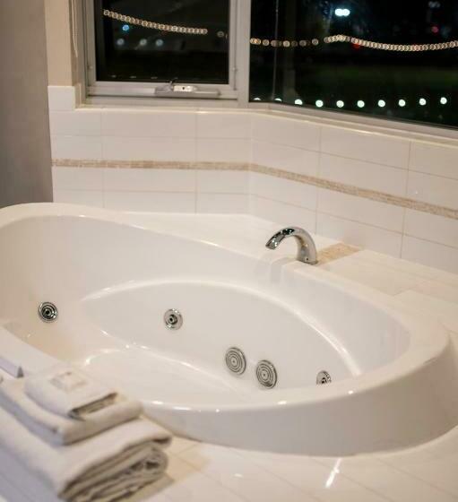 جناح ديلوكس, Sfera's Park Suites & Convention Centre