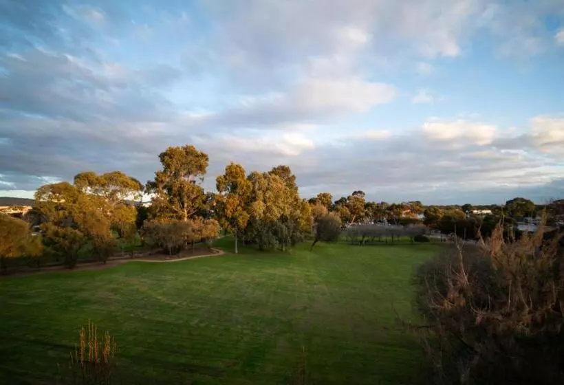 キングサイズベッドのデラックスルーム, Sfera's Park Suites & Convention Centre