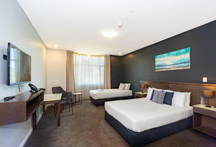Трехместный Номер Стандарт Вид на Сад, Sfera's Park Suites & Convention Centre