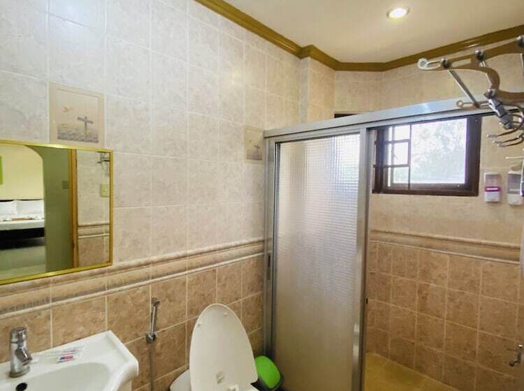 اتاق استاندارد, The Q Hotel & Restaurant