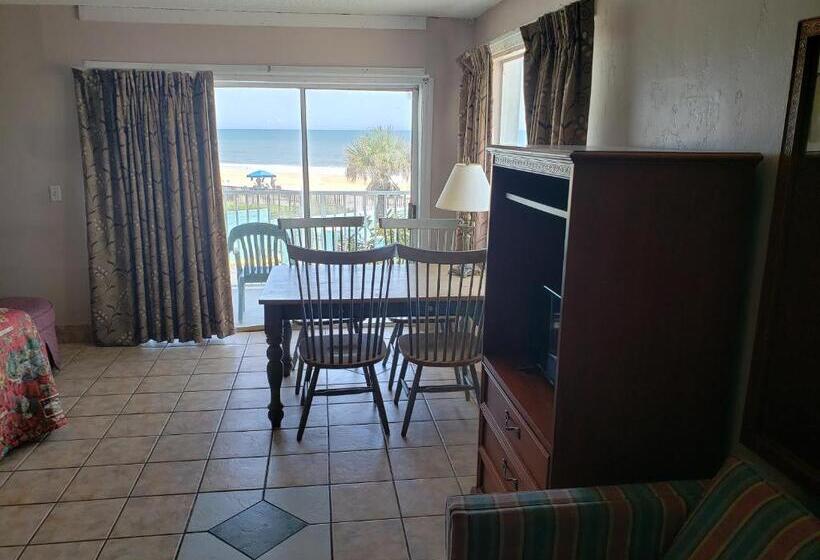 מיטת קינג בסוויטה, Seascape Inn   Daytona Beach Shores