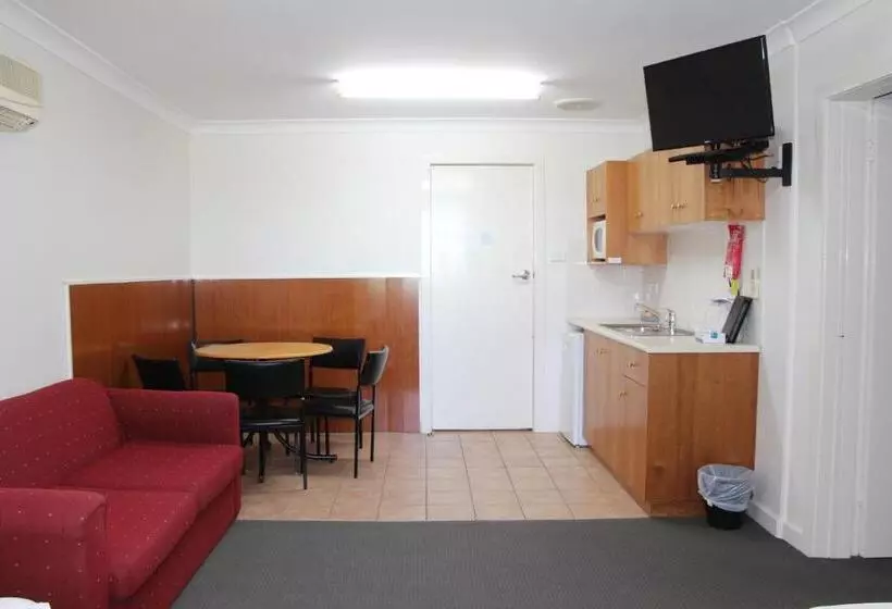 Superior-perhehuone, The Pioneer Way Motel