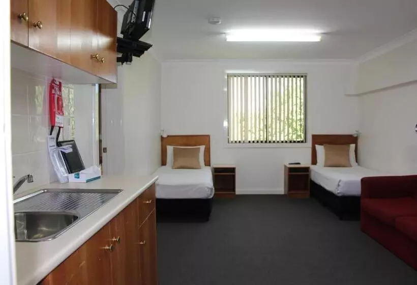 Superior-perhehuone, The Pioneer Way Motel