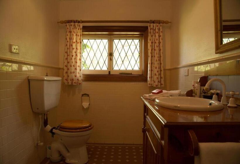 سوییت لوکس, The Carriages Boutique Hotel and Vineyard