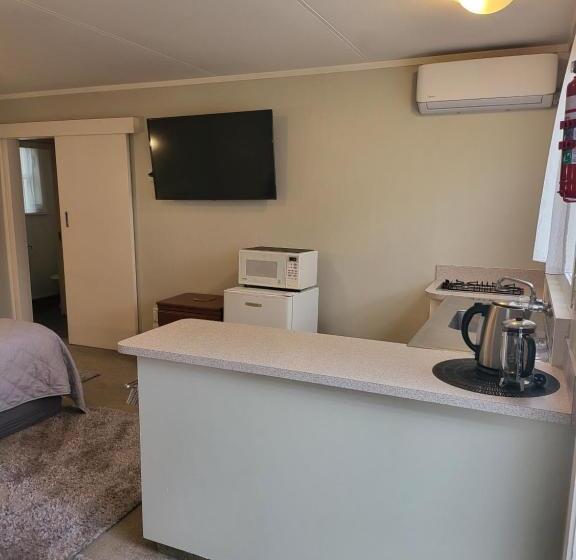 סטודיו סופריור, Totara Lodge Motel