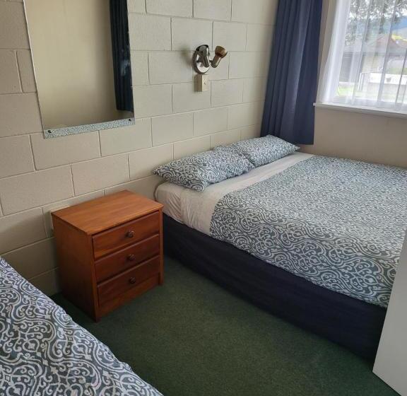 Семейный Номер, Totara Lodge Motel